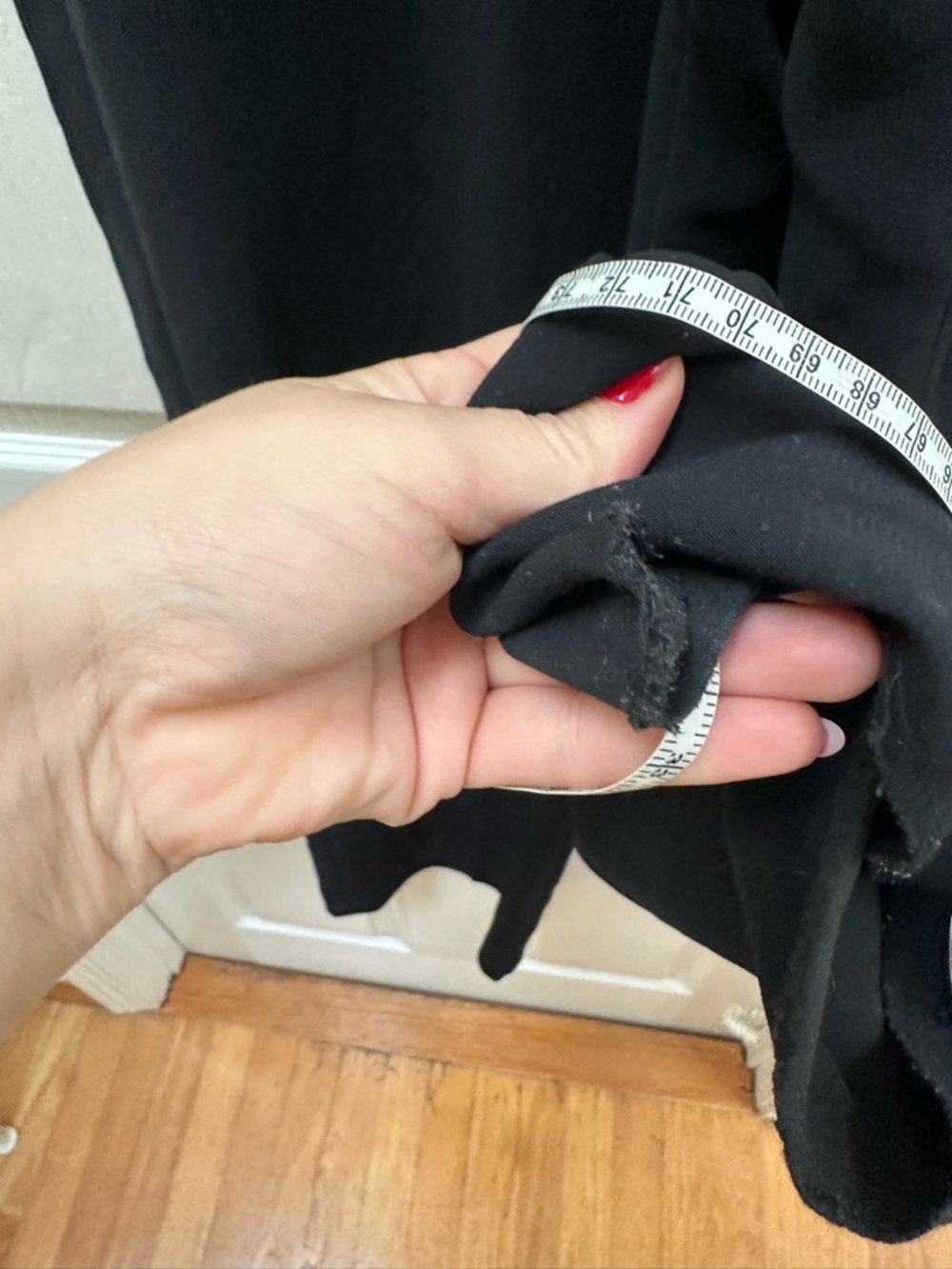 Aritzia Wilfred The Effortless Pant Crepette black pants trousers 10 - Picture 3 of 7